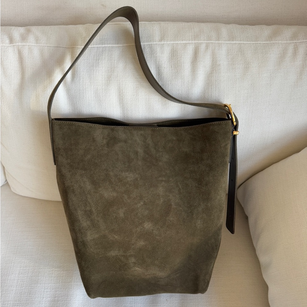 Madewell The Essential Bucket Tote in Olive Suede